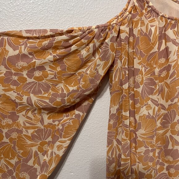 ASTR The Label Josephine Cold Shoulder Top M - Picture 5 of 7